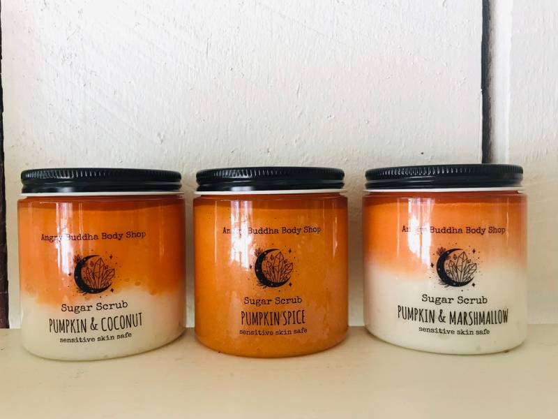 Herbst-Inspiriertes Zuckerpeeling Mit Bambuslöffel, Duftwahl, Körperpeeling, Pumpkin Spice, Marshmallow, Ahorn, Peeling von Etsy - AngryBuddhaBodyShop