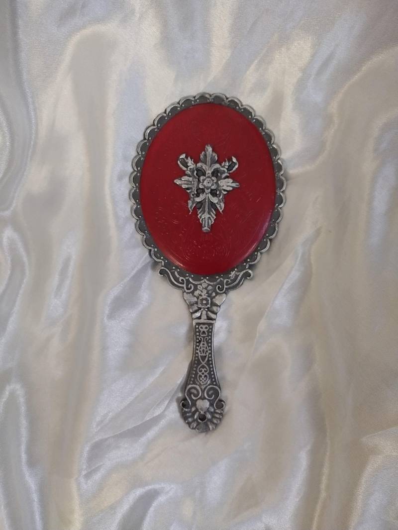 Resident Evil Village Einzigartig Handgemachter Handspiegel Lady's Dimitrescu Geburtstag Geschenk Gamer Rot Silber Gold Gothic von Etsy - AniSunArt