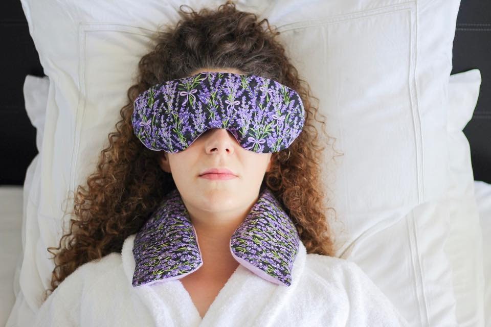 Entspannung Lavendel Nackenkissen Lila Print Stickerei Abnehmbare Hülle, Geschenk Für Sie, Home Spa Geschenkidee Frau von Etsy - AnnasLavenderDream