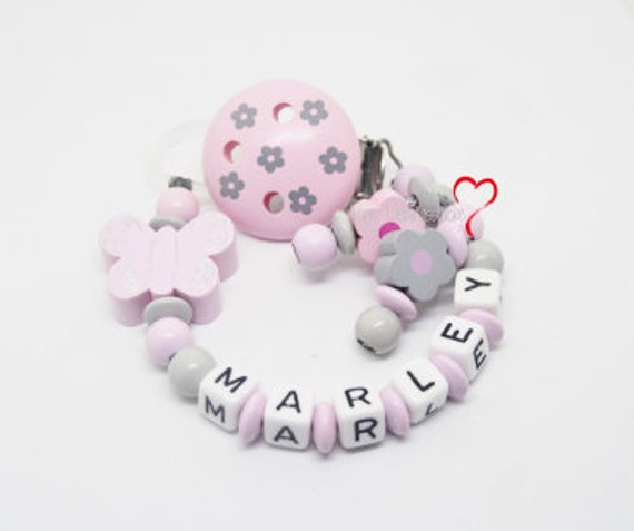 Schnullerkette Mit Namen Mädchen Personalisiert Blümchen Rosa Geburt Taufe Babygeschenk Babyparty Schnullerkette Mit Namen Mädchen Personalisiert Blümchen Rosa Geburt Taufe Babygeschenk Babyparty von Etsy - AnniLieblingsstuecke