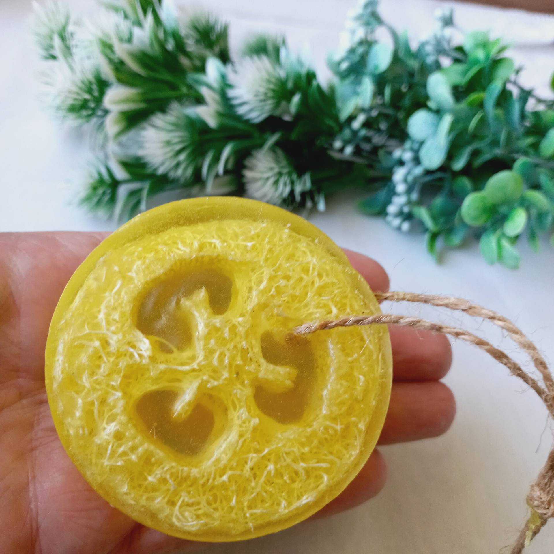Bio Luffa Seifenstück, Handgefertigt Mit Natürlichen Ölen Und Nachhaltigen Materialien Bio Luffa Seifenstück, Handgefertigt Mit Natürlichen Ölen Und Nachhaltigen Materialien von Etsy - Annvijas
