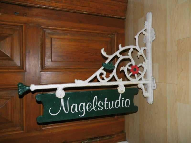 Alte Wandhalterung Ausleger Ladenschild Reklame Werbung Nagelstudio Gusseisen Alte Wandhalterung Ausleger Ladenschild Reklame Werbung Nagelstudio Gusseisen von Etsy - AntikDekoVintage