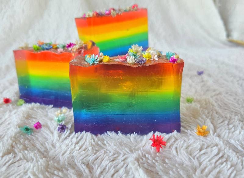 Rainbow Soap „Bloombow"/Aloe Vera Jasmin & Pfirsich Mit Trockenblumen Glitzer Geschenkidee Handmade Dried Flowers Creative von Etsy - AquaLoveColors