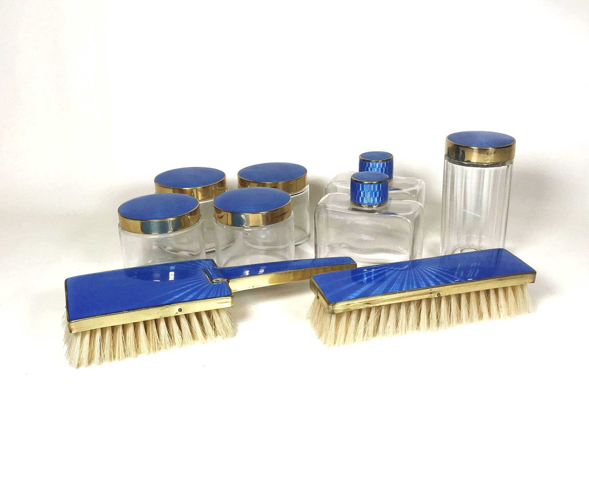 9 Stück Art Deco German Bronze & Blau Emailliert Kommode Set 9 Stück Art Deco German Bronze & Blau Emailliert Kommode Set von Etsy - Ardesh