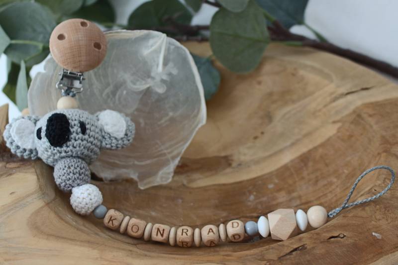 Schnullerkette, Eckige Buchstaben, Häkeltier Koala, Personalisiert von Etsy - ArtPearlBaby