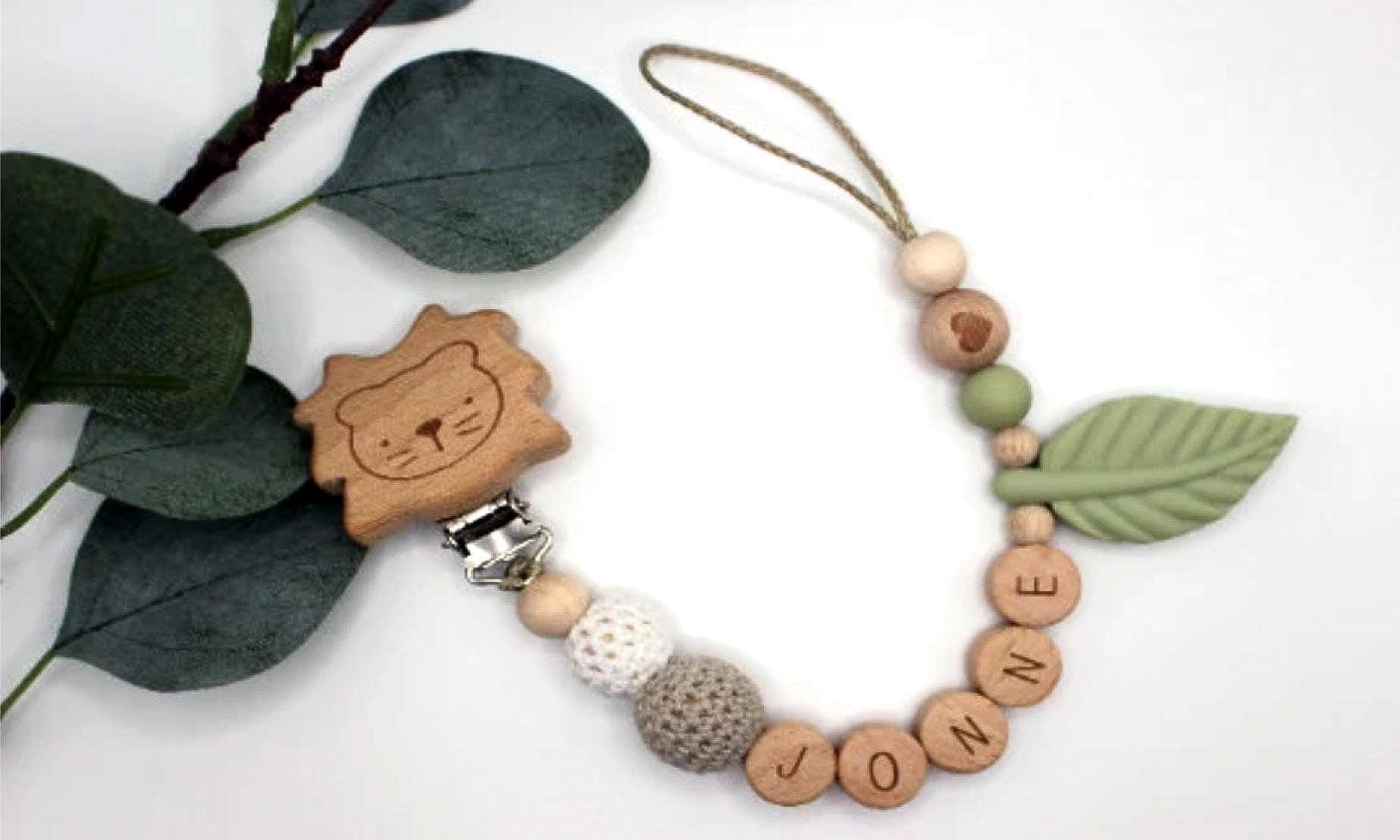 Schnullerkette, Runde Buchstaben, Wählbarer Clip, Personalisiert von Etsy - ArtPearlBaby