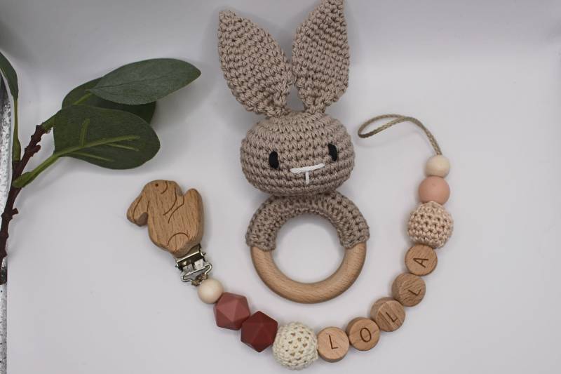 Schnullerkette Und Rassel Hase Im Set, Personalisierbar, Geschenkset von Etsy - ArtPearlBaby
