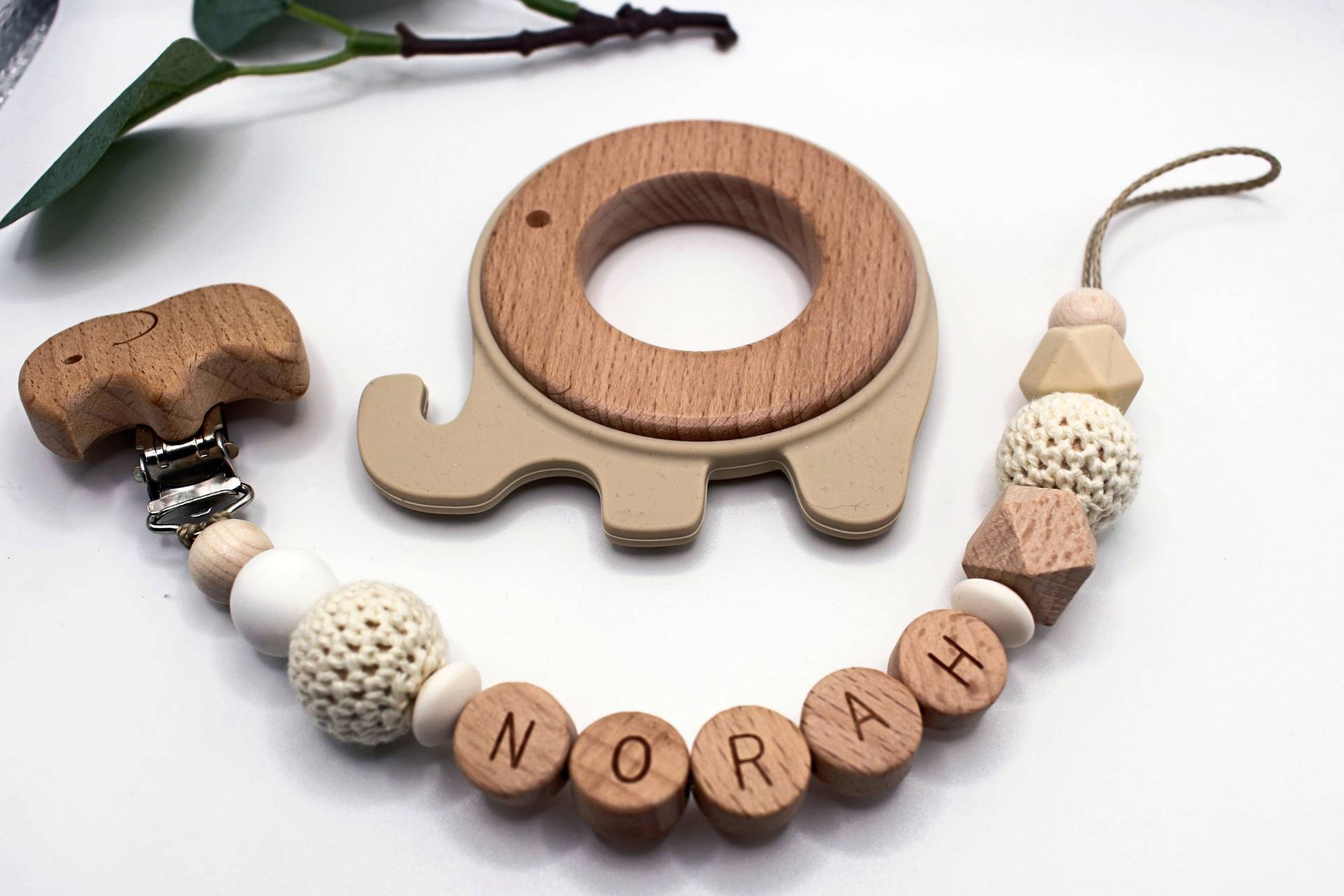 Set Elefant, Greifling Aus Holz Mit Silikonanteil Und Schnullerkette, Runde Buchstaben, Personalisiert Set Elefant, Greifling Aus Holz Mit Silikonanteil Und Schnullerkette, Runde Buchstaben, Personalisiert von Etsy - ArtPearlBaby