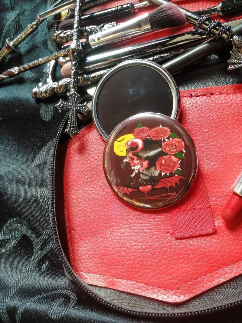 Original 56mm Gothic Vampir Blutige Rose Taschenspiegel~ Sucubus von Etsy - MedievalMenagerie