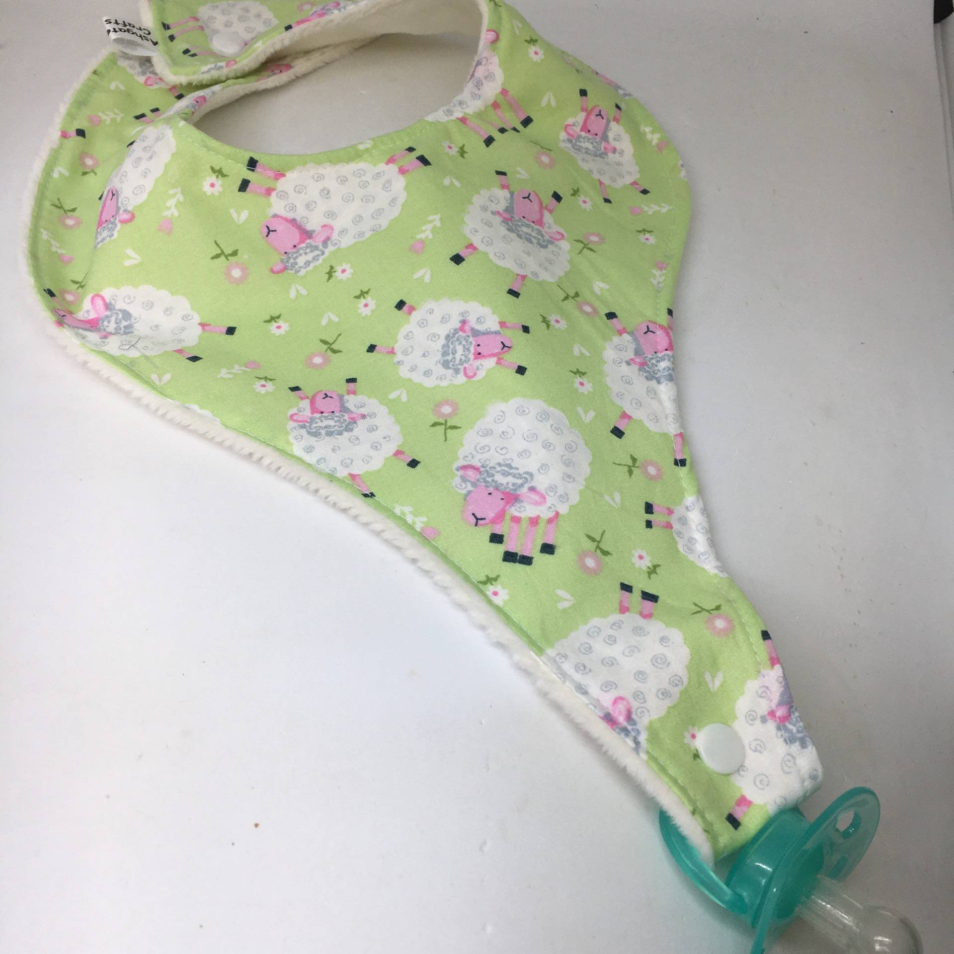 Baby Lätzchen, Dribbeln Sabber Schnuller Schnuller, Dodie, Nuckel, Baby-Dusche-Geschenk, Baby-Geschenk, Schäfchen Baby Lätzchen, Dribbeln Sabber Schnuller Schnuller, Dodie, Nuckel, Baby-Dusche-Geschenk, Baby-Geschenk, Schäfchen von Etsy - AshgateCrafts