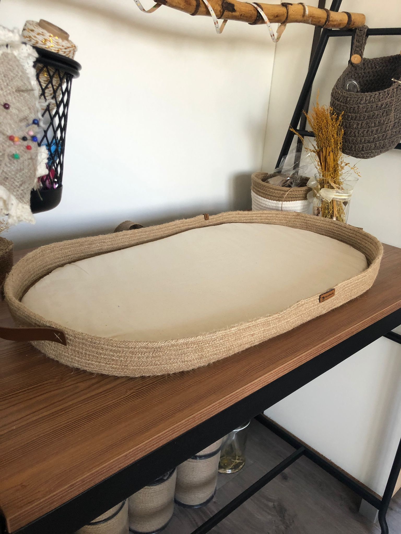Baby-Wickelkorb Mit Auflage; Wickelkorb Handmade Aus Jute Auf Holzboden, Wickelauflage, Wickeltisch, Optional Windelboxen Baby-Wickelkorb Mit Auflage; Wickelkorb Handmade Aus Jute Auf Holzboden, Wickelauflage, Wickeltisch, Optional Windelboxen von Etsy - Aslydreamshop