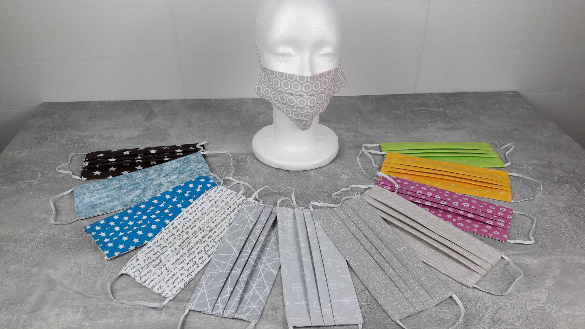 Mundschutzmasken Für Die Schüler Und Erwachsenen, Behelfsmasken Div Größen, Muster Farben Mundschutzmasken Für Die Schüler Und Erwachsenen, Behelfsmasken Div Größen, Muster Farben von Etsy - AstraSchneiderei