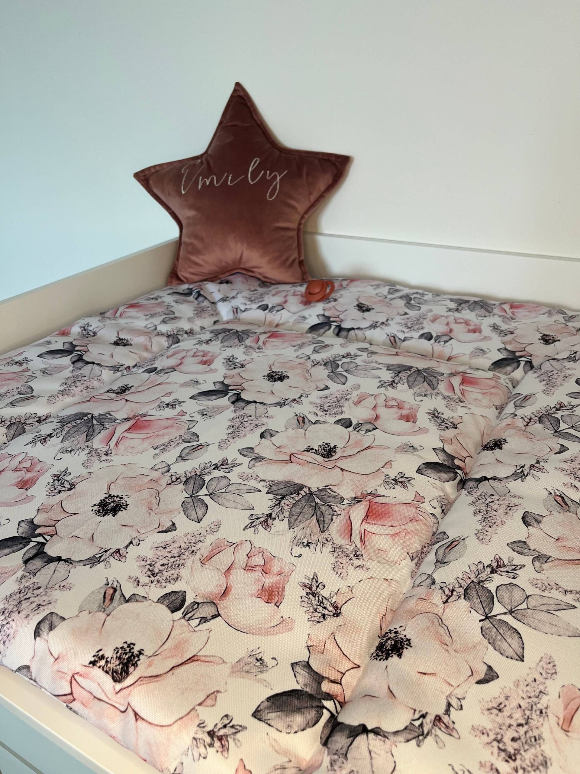 Wasserabweisende Wickelunterlage, Wickeltisch, Babypartygeschenk, Geschenk Für Ein Neugeborenes, Rosa Blumen, Babyzimmer, Abwaschbare Wickel Wasserabweisende Wickelunterlage, Wickeltisch, Babypartygeschenk, Geschenk Für Ein Neugeborenes, Rosa Blumen, Babyzimmer, Abwaschbare Wickel von Etsy - AtelieMagique