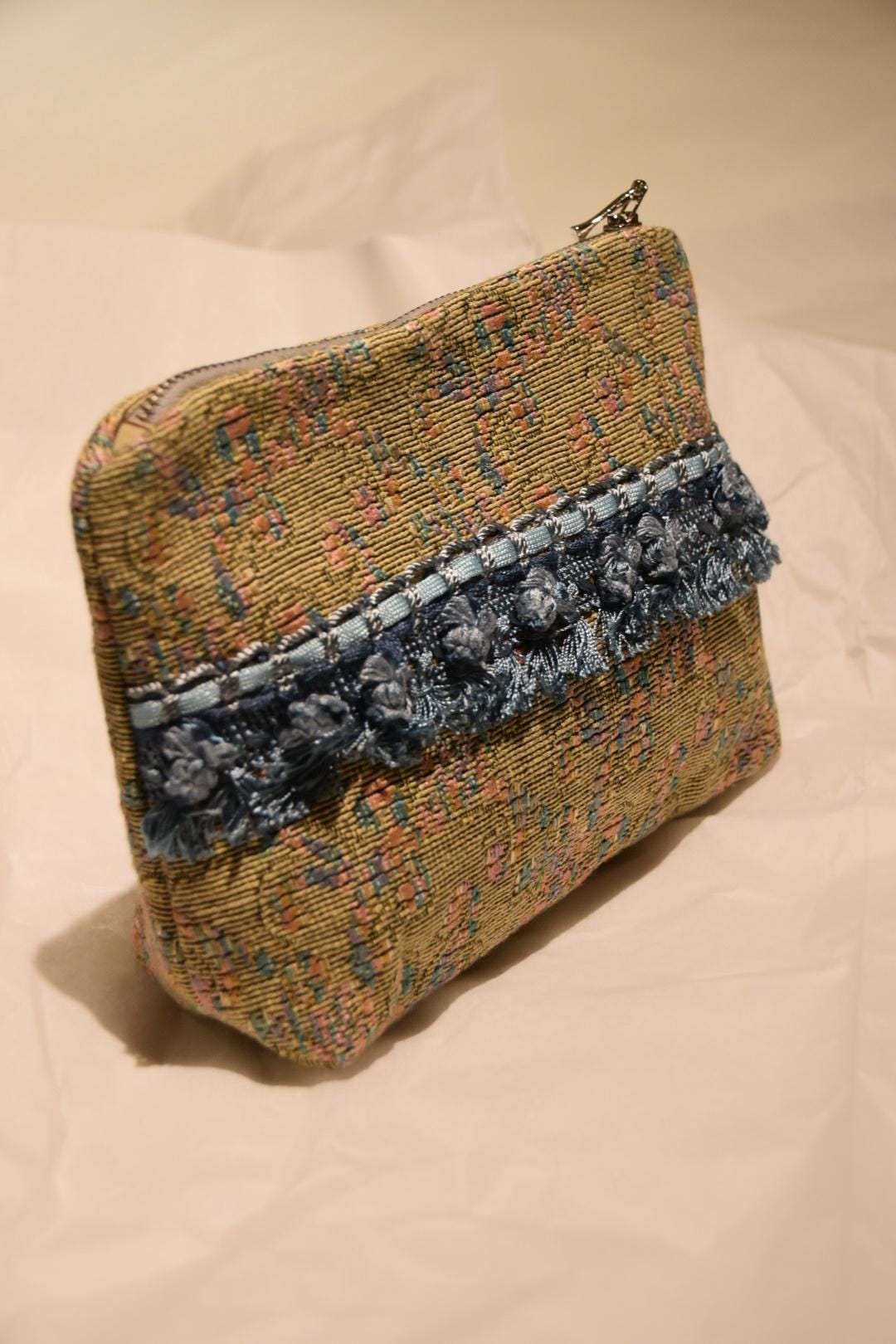 Beige/Grüner Koboldbeutel, 22 cm X 15 Beige/Grüner Koboldbeutel, 22 cm X 15 von Etsy - AtelierCarlosSalazar