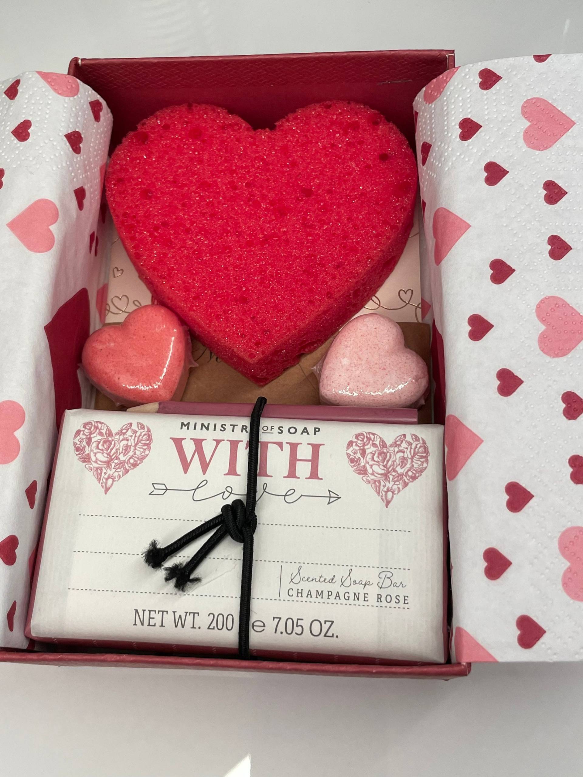 To Go - Geschenkbox "Von Herzen" Für Dich Fertiges Geschenk | Beauty Kosmetik Stift Heft Seife Liebe Herz To Go - Geschenkbox "Von Herzen" Für Dich Fertiges Geschenk | Beauty Kosmetik Stift Heft Seife Liebe Herz von Etsy - AtelierCatHamburg