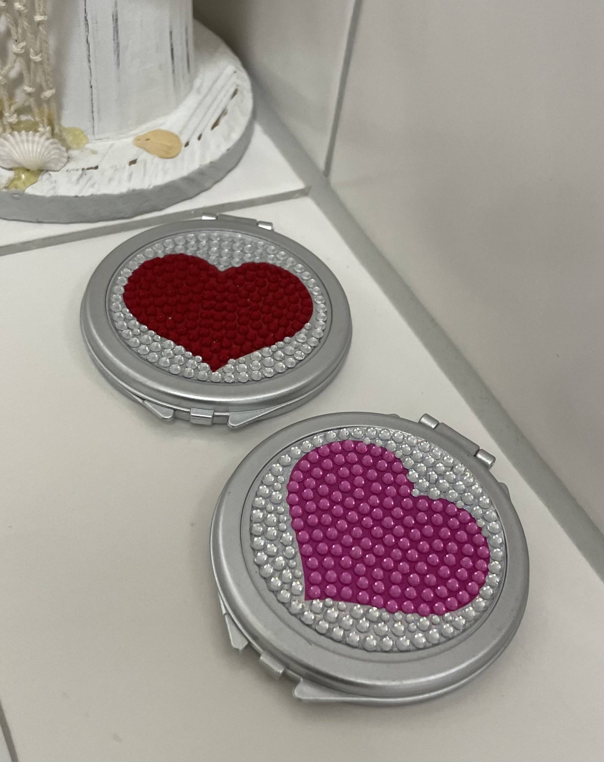 To Go - Kosmetikspiegel Herz Klappspiegel Make Up Schminken Cosmetic Mirror Eyes Shadow Rainbow Kosmetik Glitzer Klappbar Girl To Go - Kosmetikspiegel Herz Klappspiegel Make Up Schminken Cosmetic Mirror Eyes Shadow Rainbow Kosmetik Glitzer Klappbar Girl von Etsy - AtelierCatHamburg
