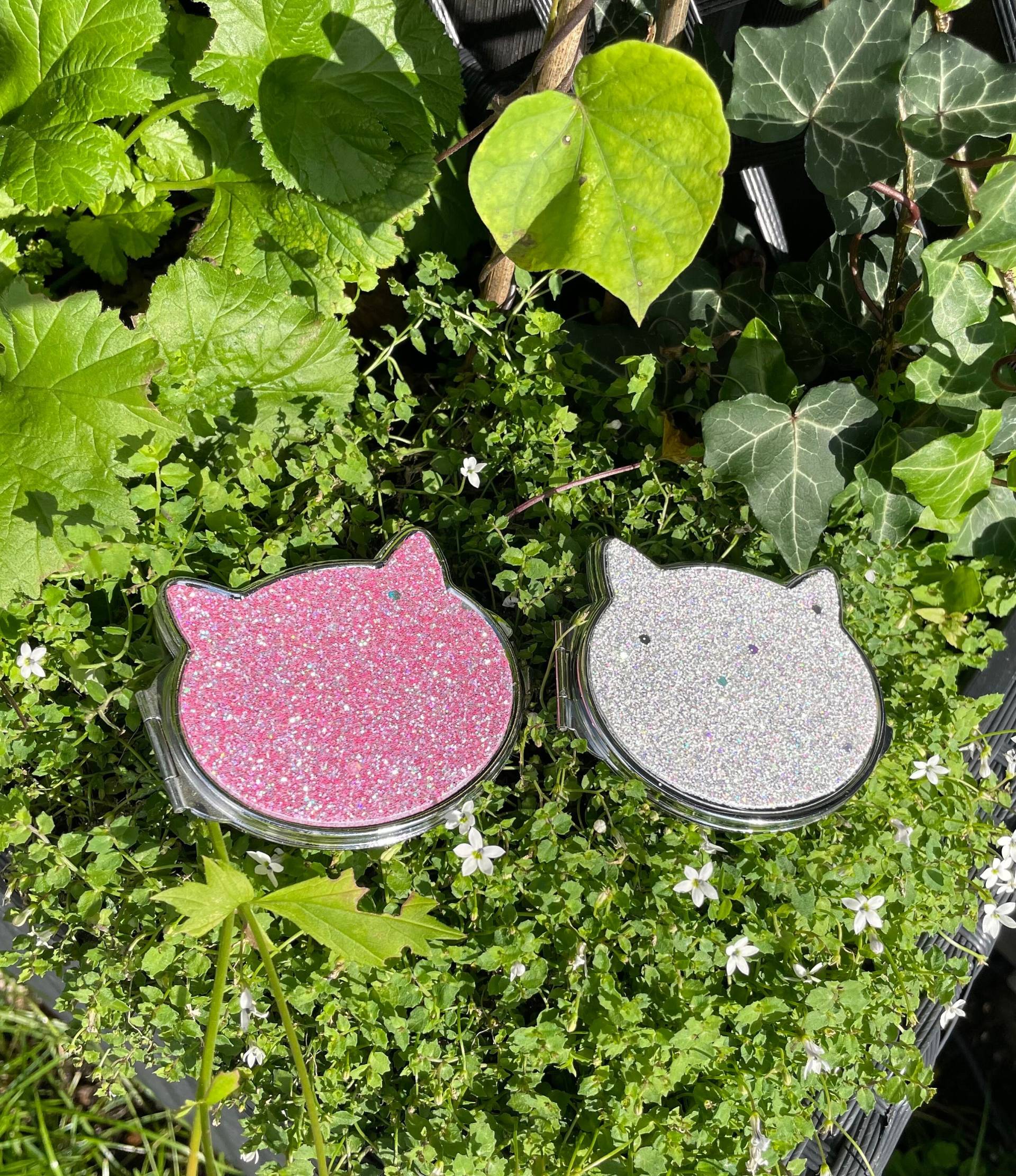 To Go - Kosmetikspiegel Katze Klappspiegel Make Up Schminken Cosmetic Mirror Eyes Shadow Rainbow Kosmetik Glitzer Klappbar Cat To Go - Kosmetikspiegel Katze Klappspiegel Make Up Schminken Cosmetic Mirror Eyes Shadow Rainbow Kosmetik Glitzer Klappbar Cat von Etsy - AtelierCatHamburg
