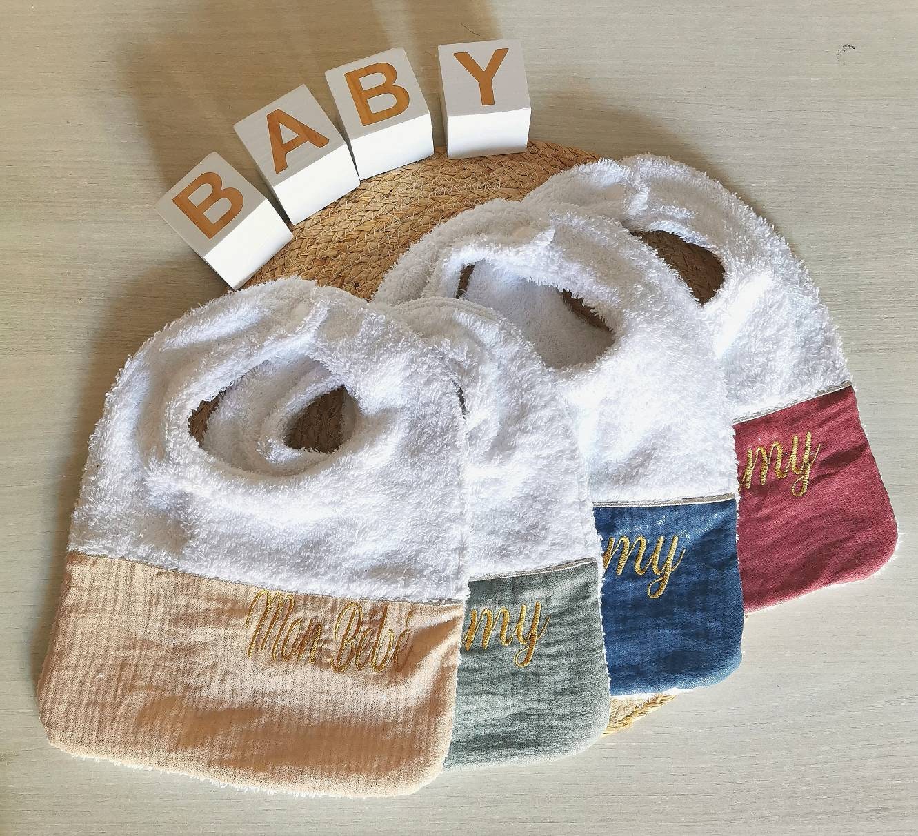 Personalisiertes Babylätzchen, Lätzchen, Besticken Personalisiertes Babylätzchen, Lätzchen, Besticken von Etsy - AtelierEAUMY