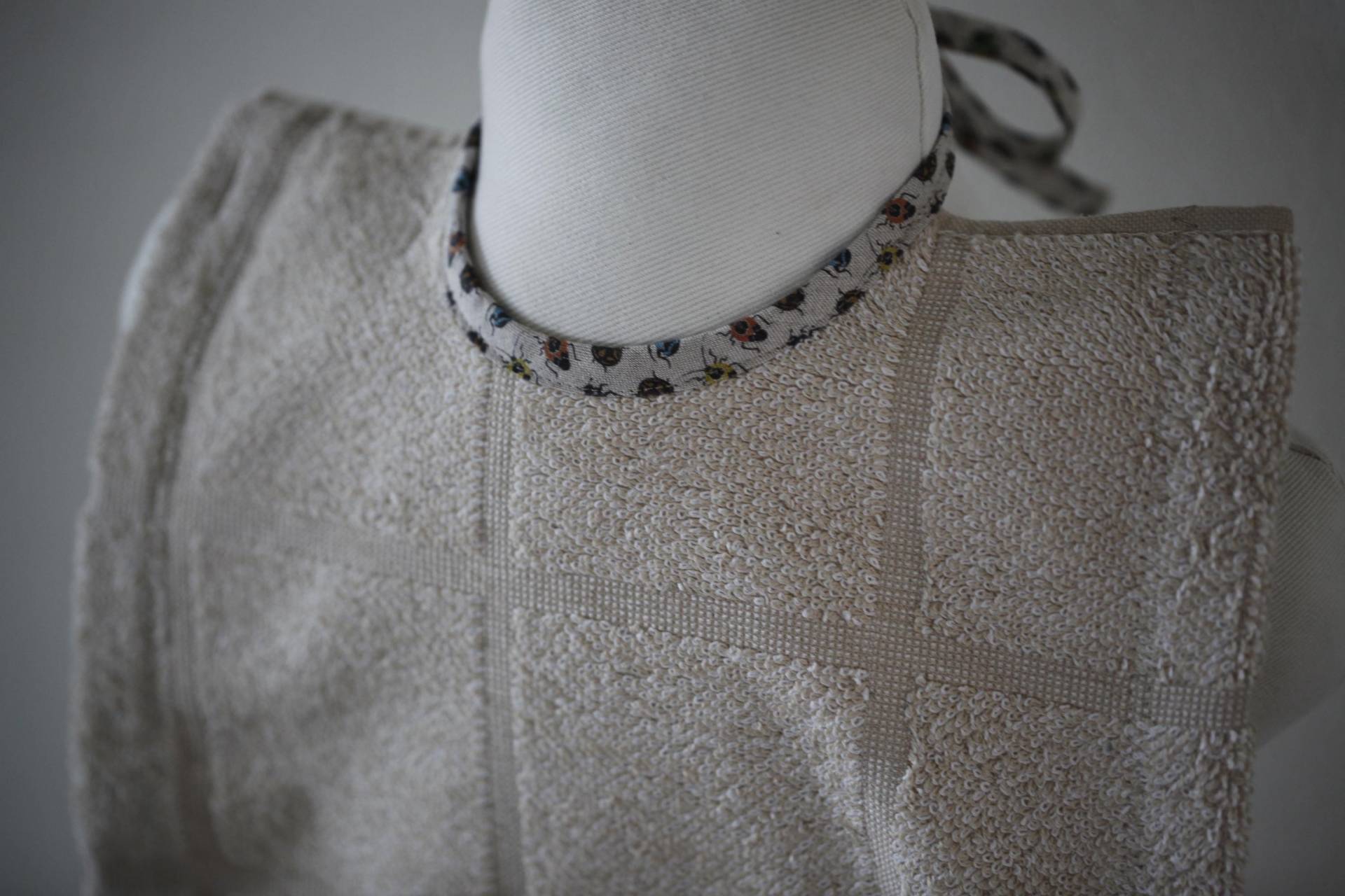 Latz Aus Frotté - Upcycling Produkt Latz Aus Frotté - Upcycling Produkt von Etsy - AtelierHommageA