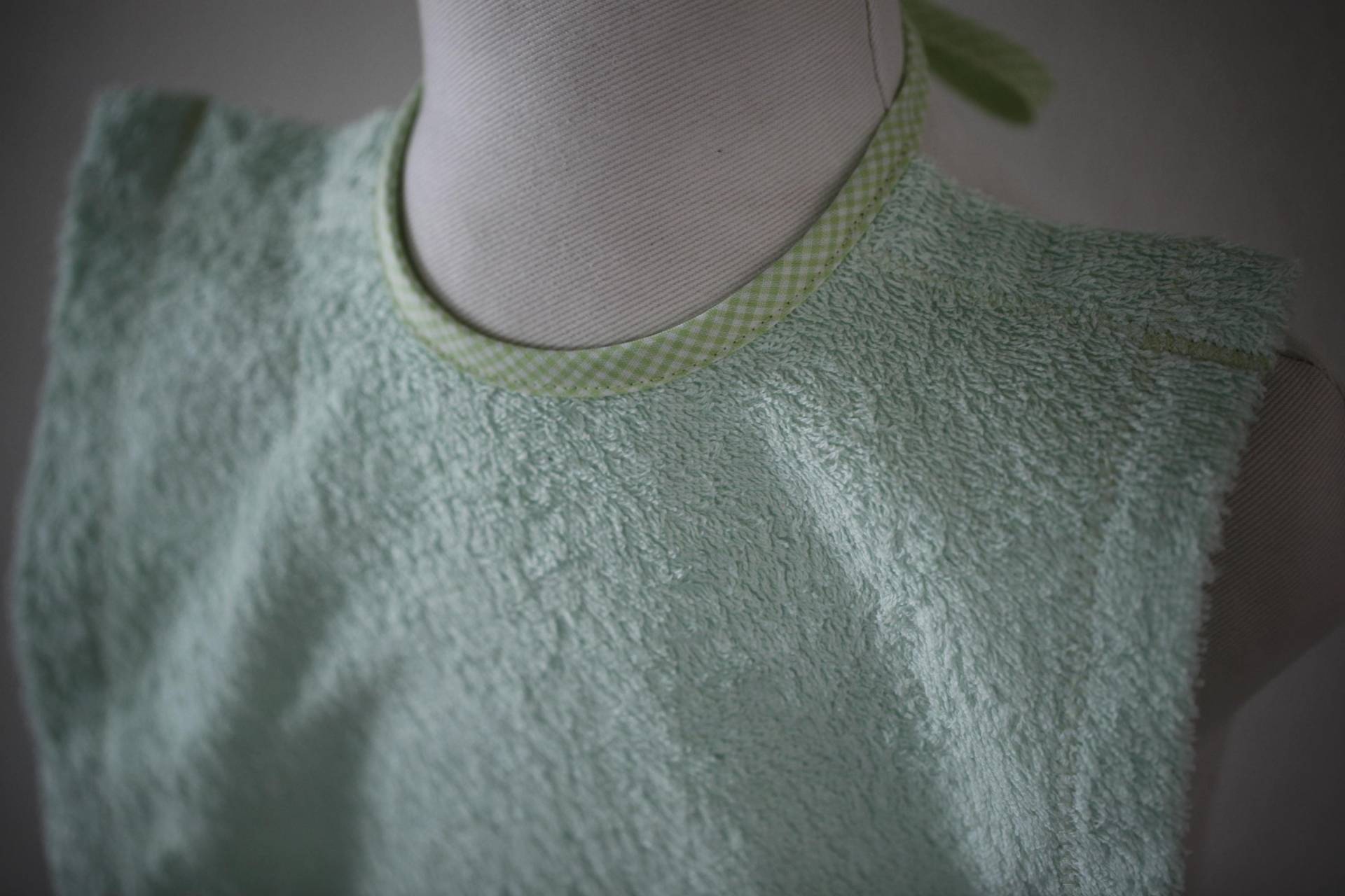Latz Aus Frotté - Upcycling Produkt Latz Aus Frotté - Upcycling Produkt von Etsy - AtelierHommageA