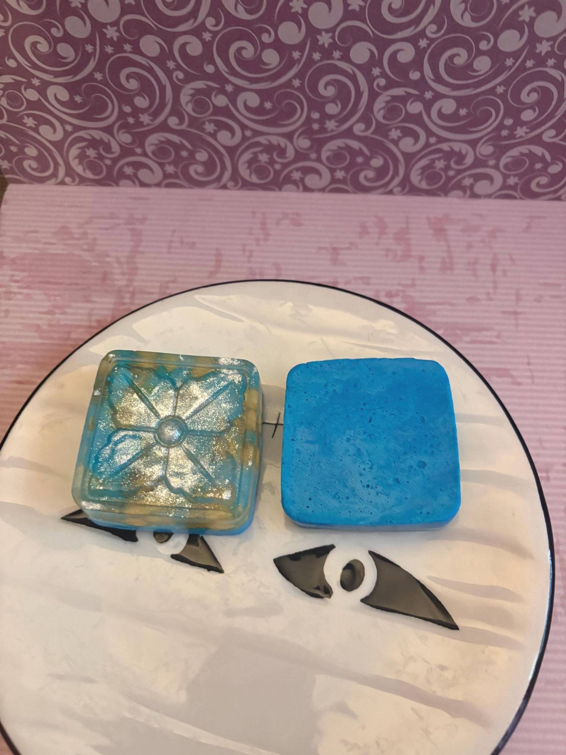 Seife Mit Getrockneten Jasminblüten Seife Mit Getrockneten Jasminblüten von Etsy - AurisLaden