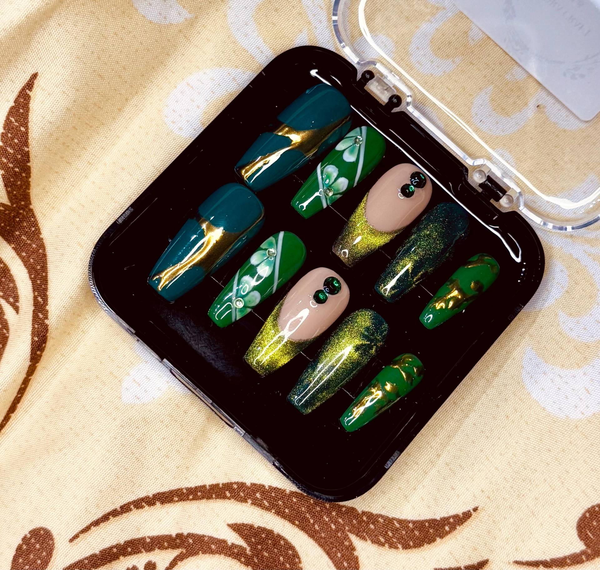 Green Cat Eye Press On Nails - Handmade Luxury False With Gold Accents & Rhinestones von Etsy - AuroraCraftNailsShop