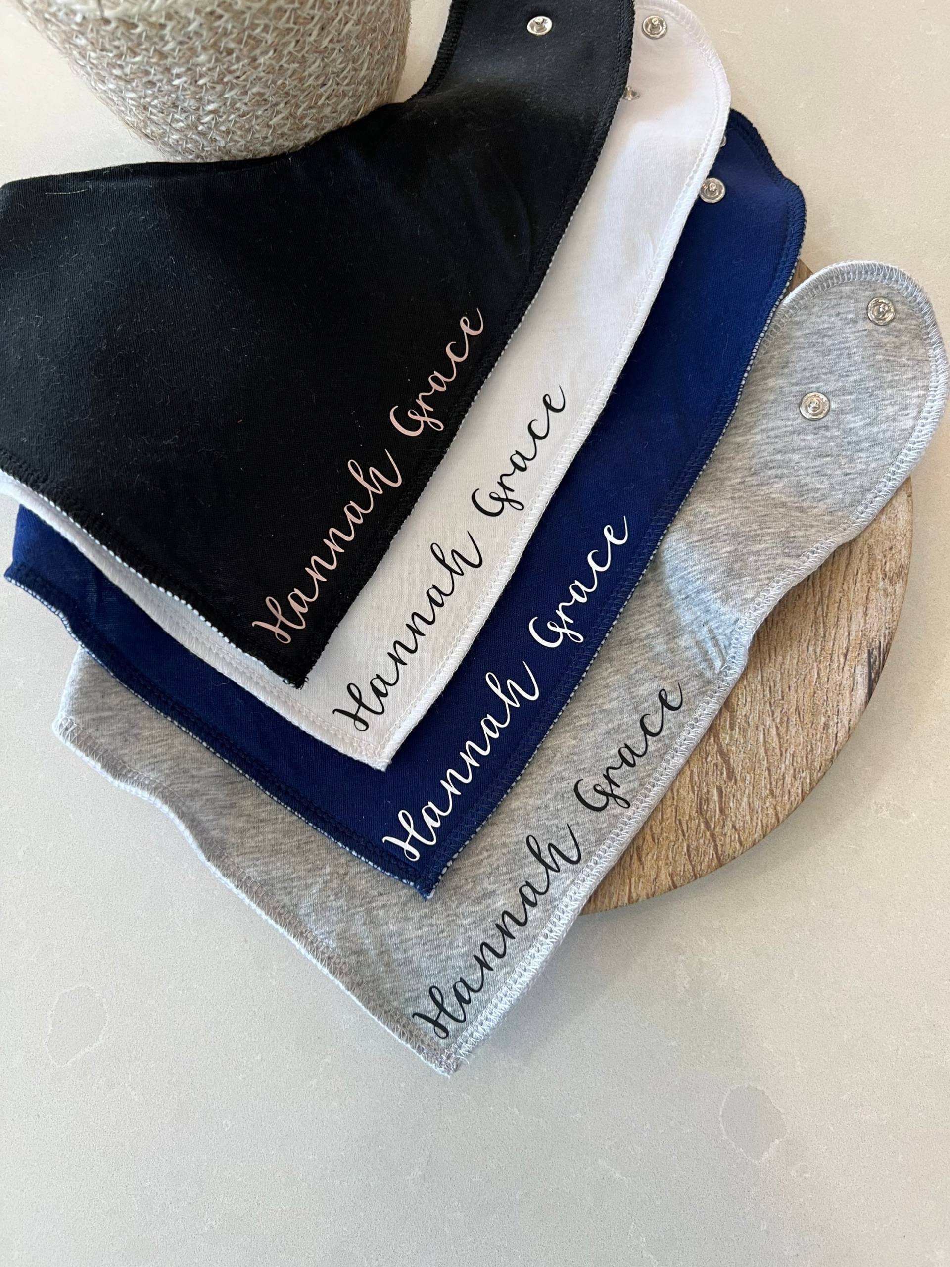 Personalisiertes Baby Bibs, Namensbätzchen, Geschenk, Shower Neue Mama Geschenk von Etsy - AvaReignHandmade