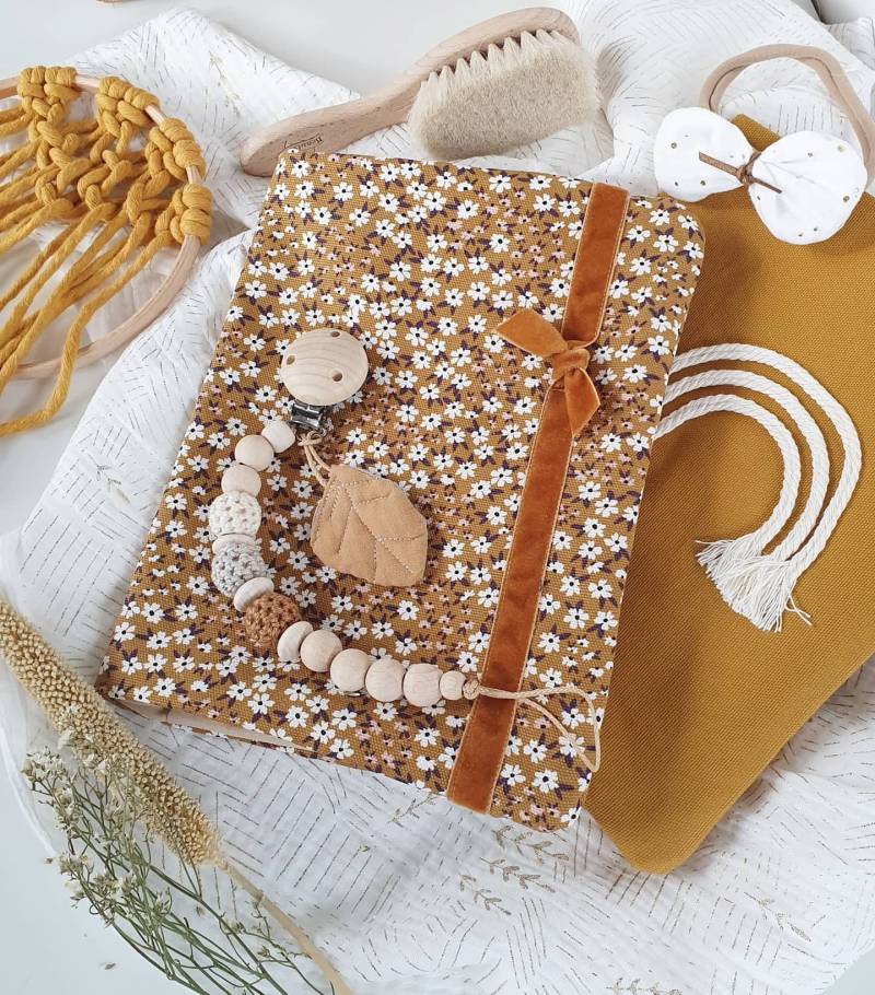 Windeltasche Flowers Boho Geblümt Cognacbraun Senfgelb Schleife Baby Wickeltasche Mama Geschenk Zur Geburt Für Windeln von Etsy - Avocadopink