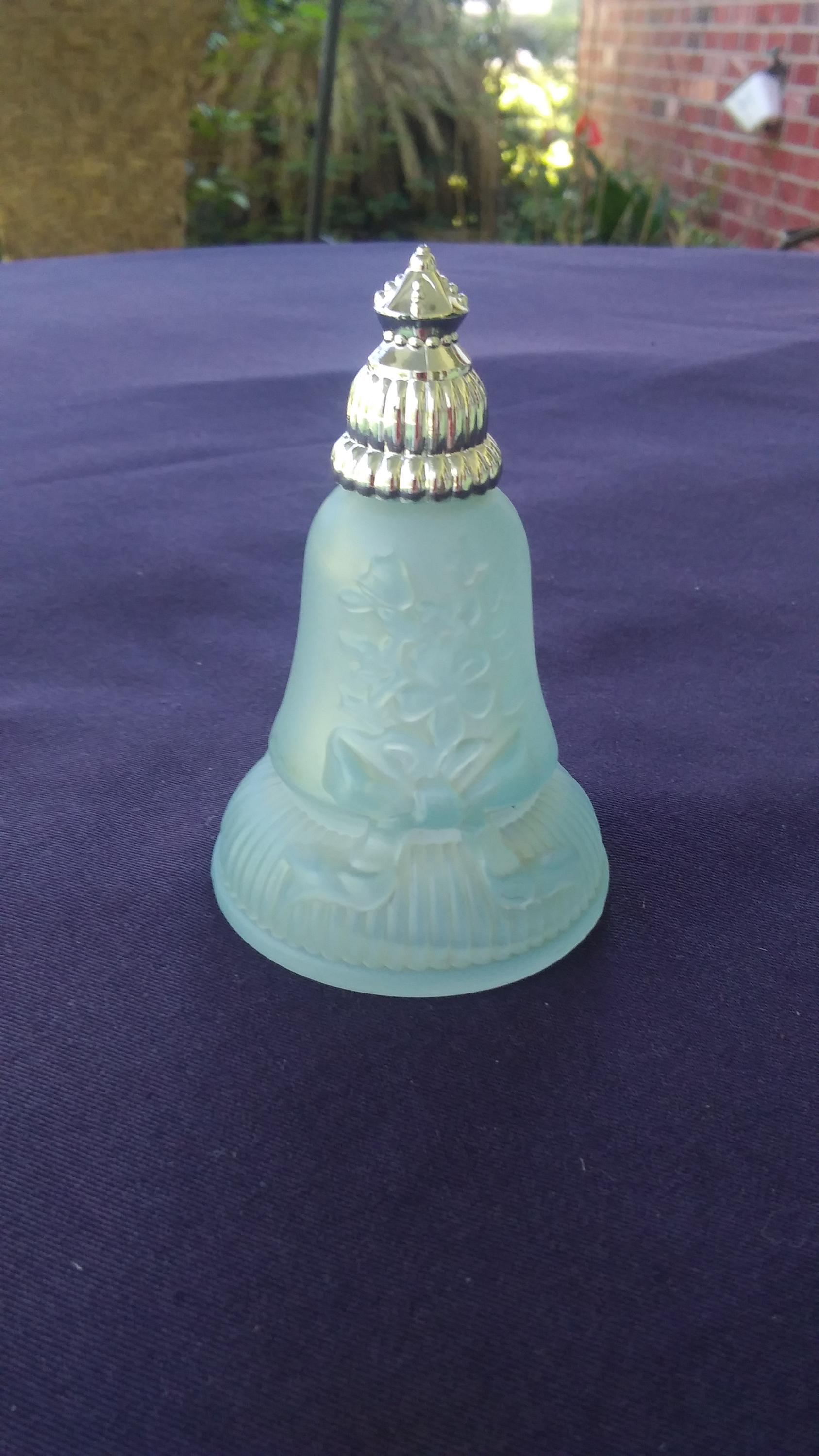 Vintage Avon Köln " Joyous Bell" , Hellblaues Glas von Etsy - AwesomeVintageCorp