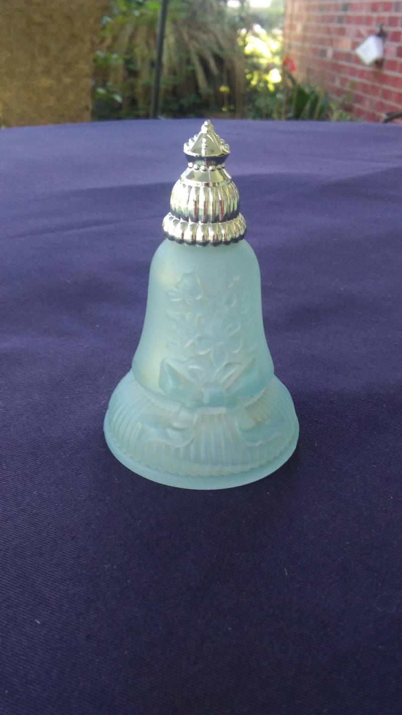 Vintage Avon Köln " Joyous Bell" , Hellblaues Glas Vintage Avon Köln " Joyous Bell" , Hellblaues Glas von Etsy - AwesomeVintageCorp