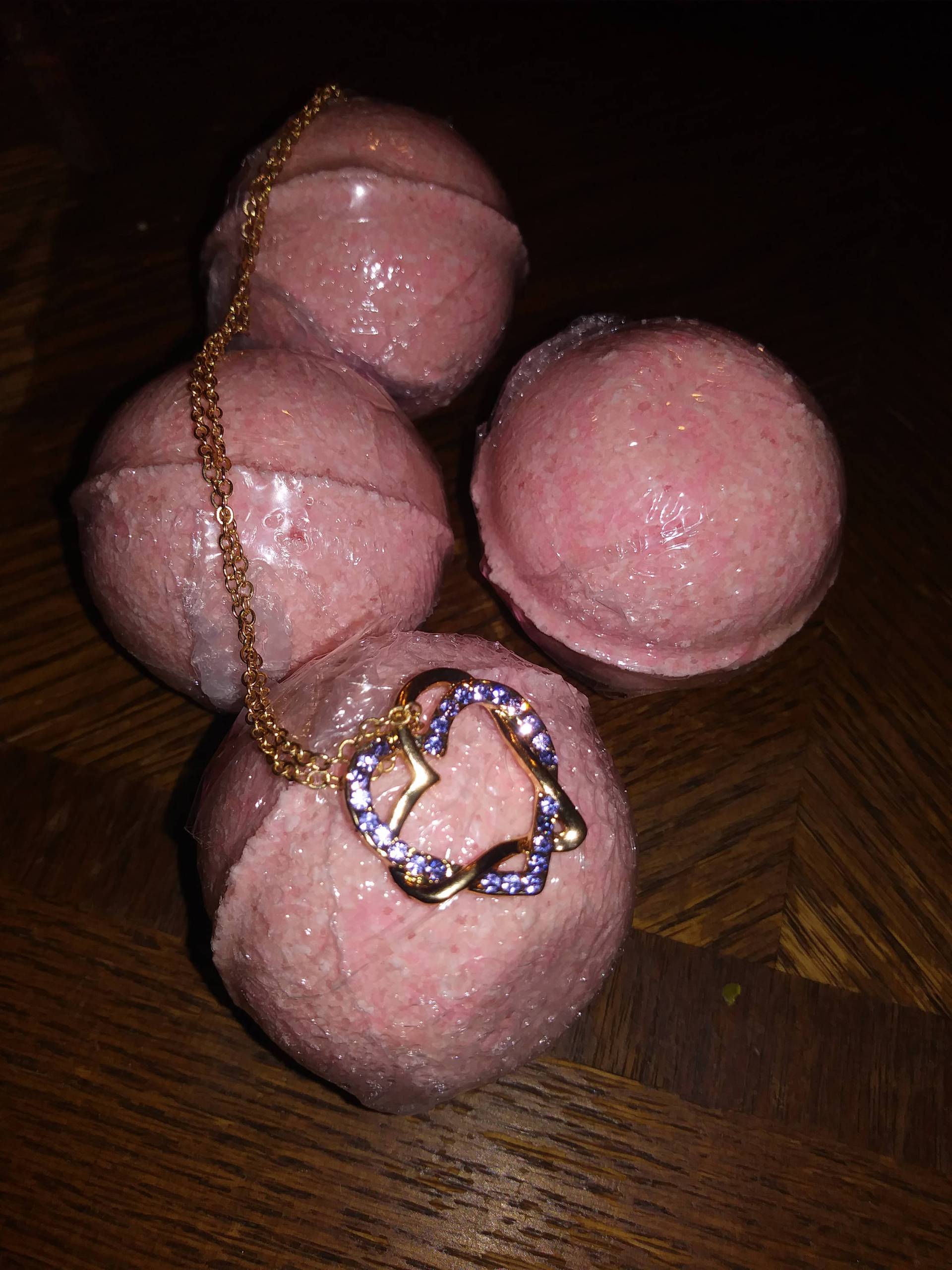 10 Gezuckerte Honeysuckle Badebomben Mit Schmuck.müttertag/Junggesellinnenabschied, Geschenke, Gastgeschenke 10 Gezuckerte Honeysuckle Badebomben Mit Schmuck.müttertag/Junggesellinnenabschied, Geschenke, Gastgeschenke von Etsy - Awesomestuff2017