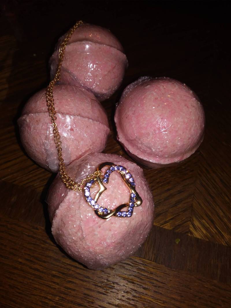 10 Gezuckerte Honeysuckle Badebomben Mit Schmuck.müttertag/Junggesellinnenabschied, Geschenke, Gastgeschenke 10 Gezuckerte Honeysuckle Badebomben Mit Schmuck.müttertag/Junggesellinnenabschied, Geschenke, Gastgeschenke von Etsy - Awesomestuff2017