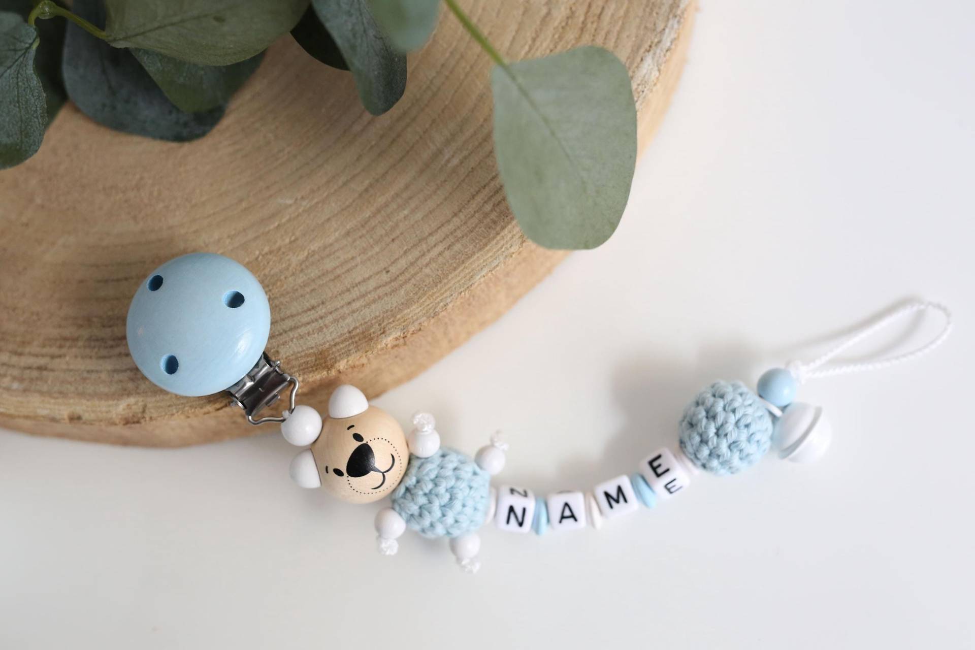 Schnullerkette Mit Namen Und Häkeltier "Kleiner Bär" Schnullerkette Mit Namen Und Häkeltier "Kleiner Bär" von Etsy - BABYWERKE