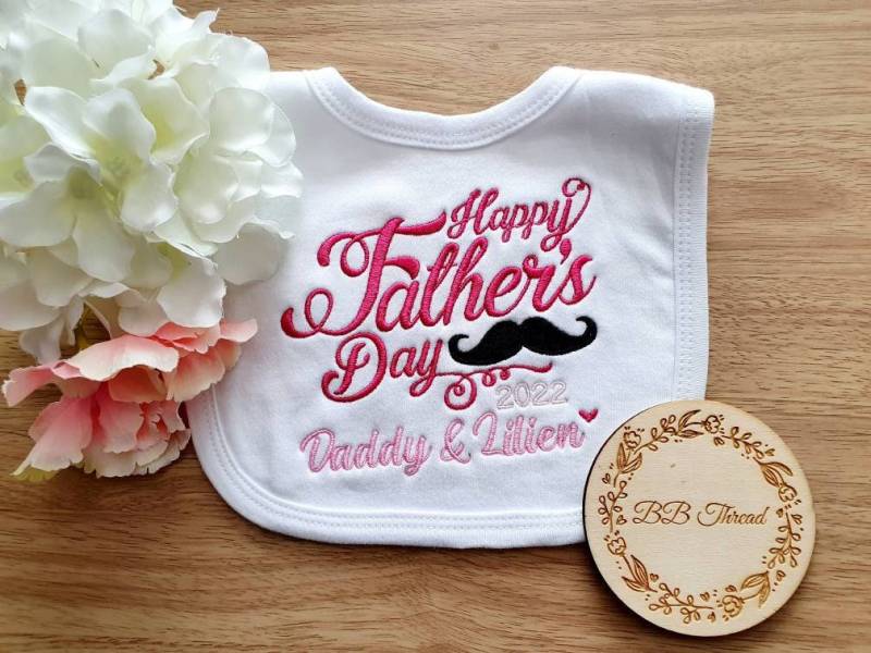 Personalisiertes Happy Father Es Day 2022 Lätzchen, Besticktes Vatertagsbaby von Etsy - BBThreadGifts
