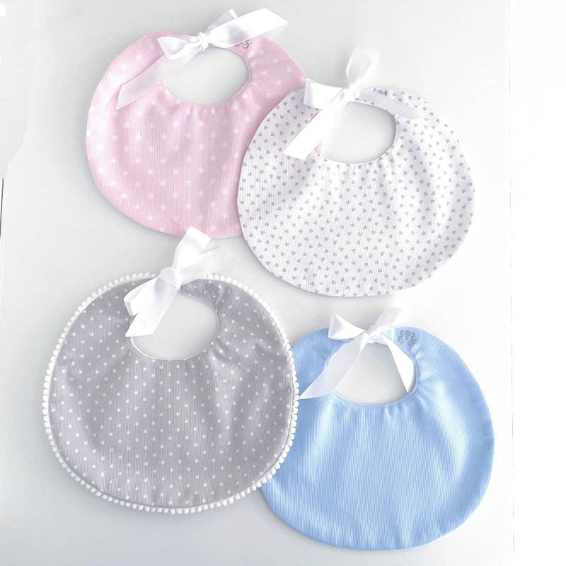 Personalisierte Lätzchen Baby Junge, Mädchen, Handgemachtes Lätzchen, Besticktes Monogramm-Lätzchen, Originales Baby-Lätzchen, Baby-Taschentuch von Etsy - BBroderies