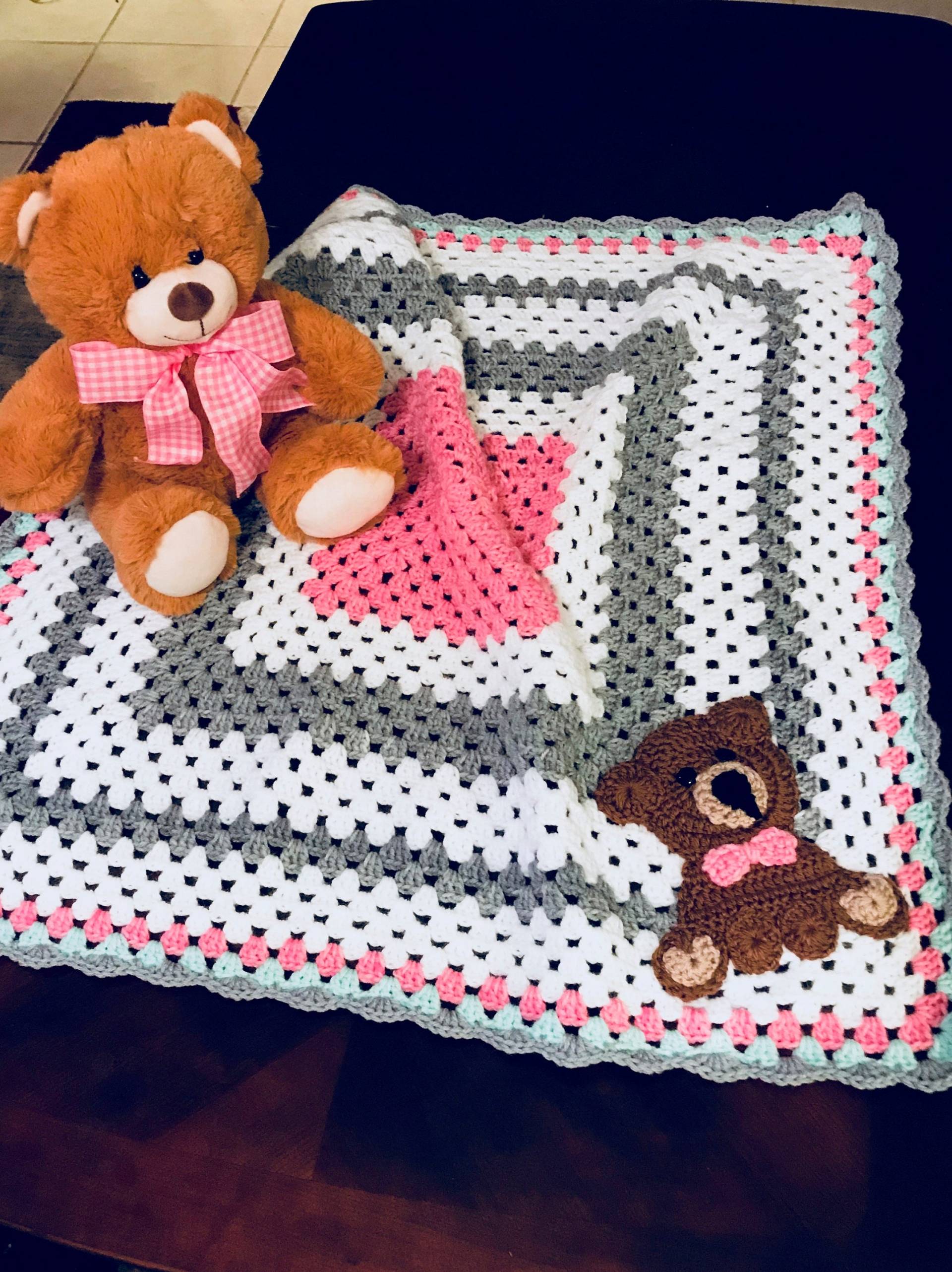 Crochet Baby Girl Teddy Bär Decke, Messen 32 "x 32", Kann Jede Größe Gemacht Werden, Tolles Geschenk Für Eine Babyparty, Photo Prop von Etsy - BJquitandcrochetshop