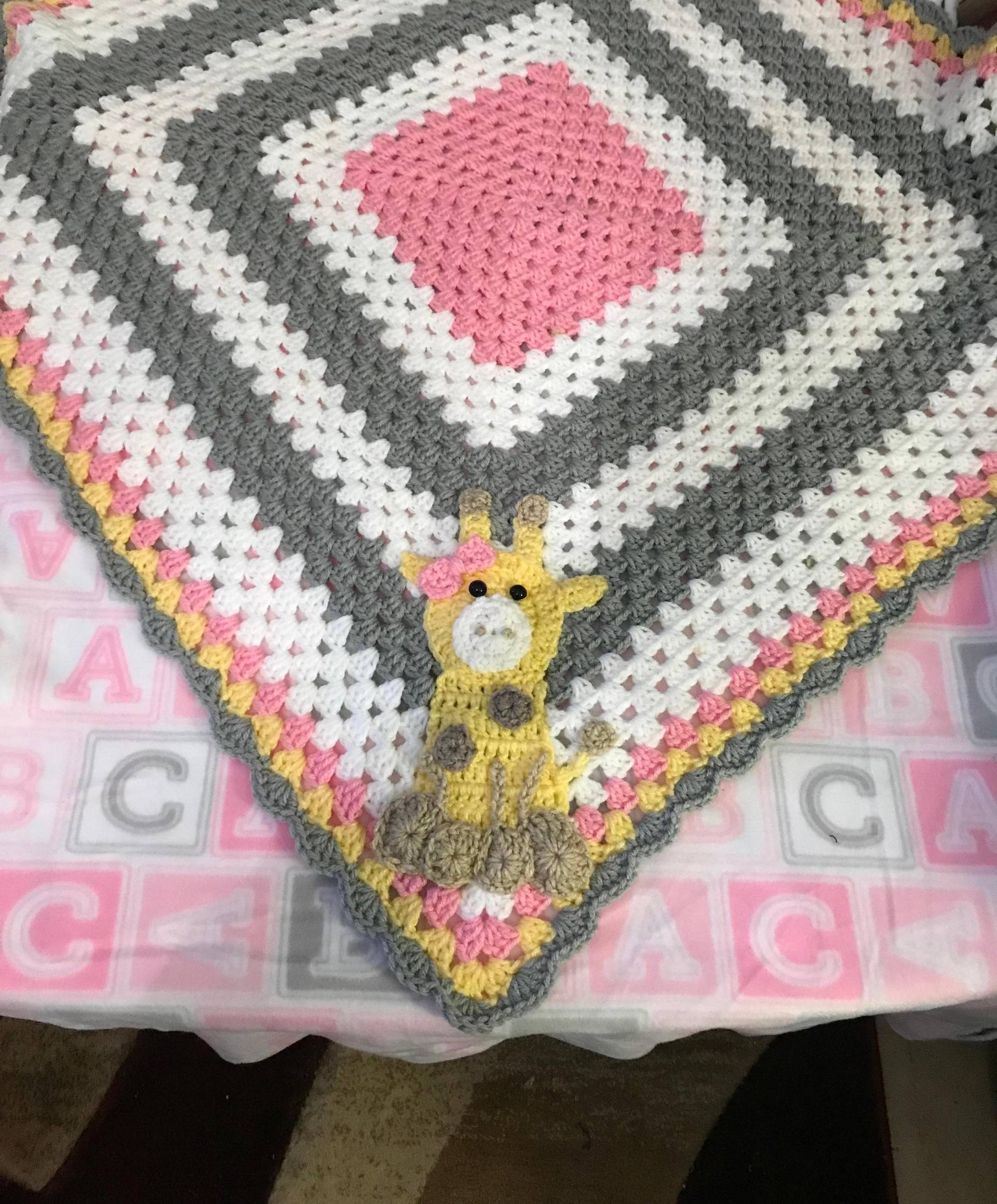 Gehäkelte Baby Girl Giraffe Decke, Pink, Weiß, Und Grau Mit in Gelb, Photo Prop, Baby-Dusche-Geschenk, Baby-Mädchen-Decke Gehäkelte Baby Girl Giraffe Decke, Pink, Weiß, Und Grau Mit in Gelb, Photo Prop, Baby-Dusche-Geschenk, Baby-Mädchen-Decke von Etsy - BJquitandcrochetshop