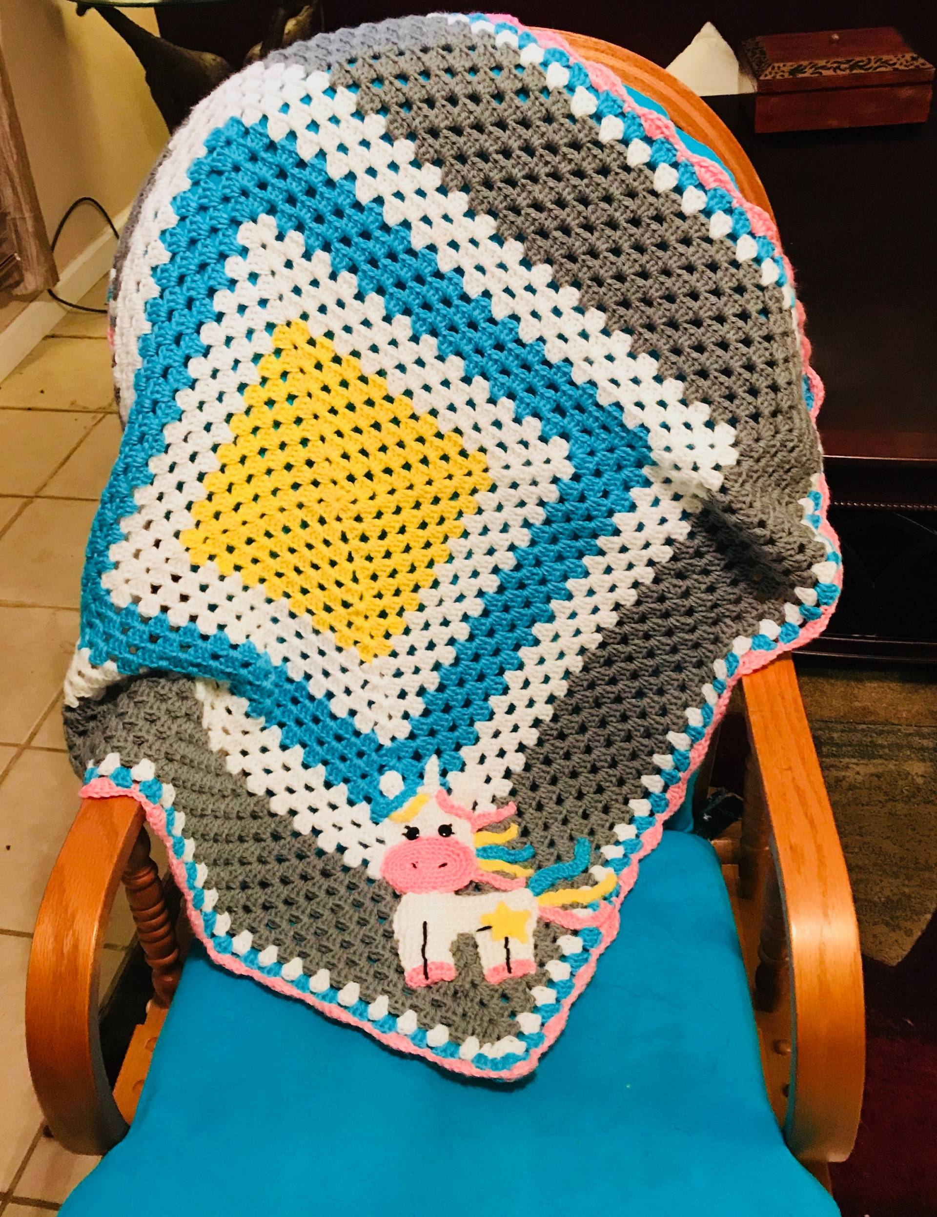 Gehäkelte Einhorn Babydecke, Tolles Geschenk Für Babyparty, Phot Prop, Und Eine Solche Freude Das Neue Kommende Baby von Etsy - BJquitandcrochetshop
