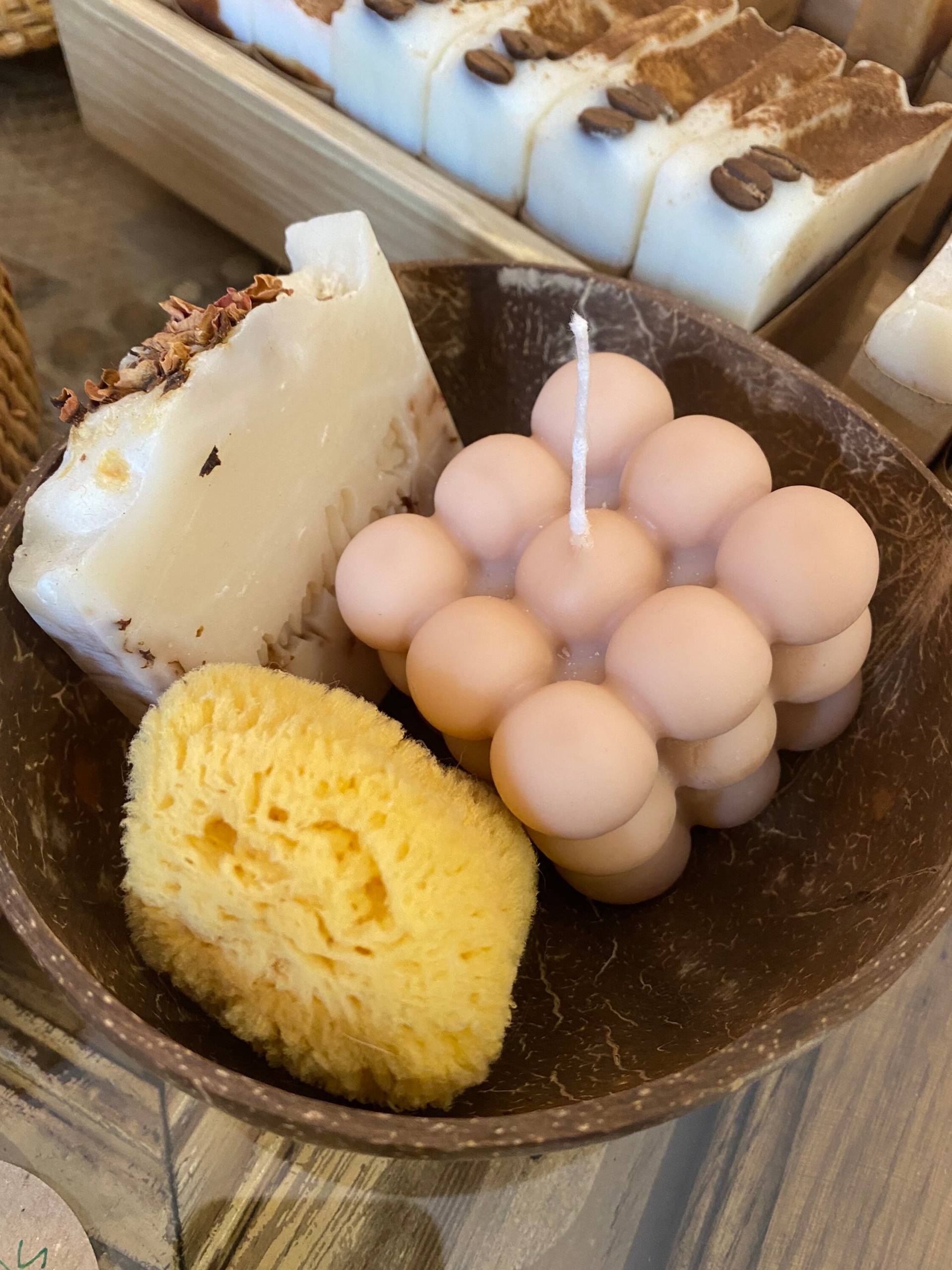 Mutter Pflegekorb. Mama Geschenk-Set Mit Natürlicher Kokos-Aufbewahrung. Duftende Seife. Pastellkerze Mutter Pflegekorb. Mama Geschenk-Set Mit Natürlicher Kokos-Aufbewahrung. Duftende Seife. Pastellkerze von Etsy - BOHOspell