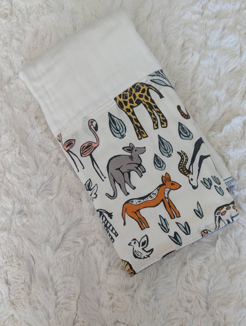 Safari Spucktücher -Neutrales Baby Geschenk /Baby-Dusche-Geschenk /Unisex/Neutrale Baumwolle Prefolds /Schneller Versand von Etsy - Babiease