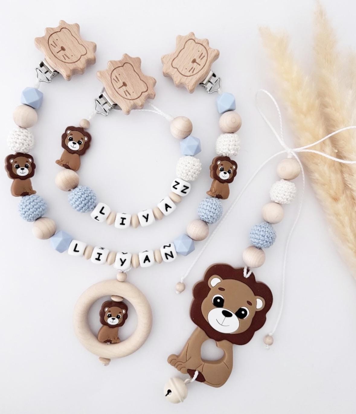 Schnullerkette Löwe Mit Blau & Beige von Etsy - BabyAccessoiresDE