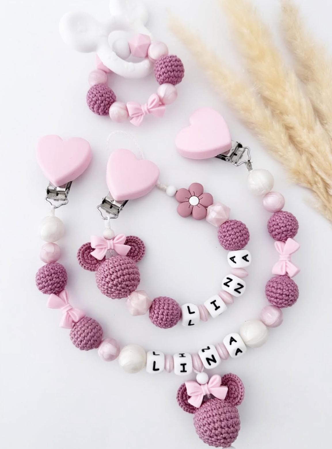 Schnullerkette Minnie in Altrosa Schnullerkette Minnie in Altrosa von Etsy - BabyAccessoiresDE