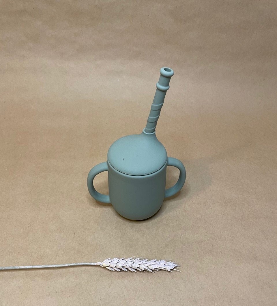 Silikon-Schippy-Tasse | Mit Strohbürste Silikon-Schippy-Tasse | Mit Strohbürste von Etsy - BabyBubzi
