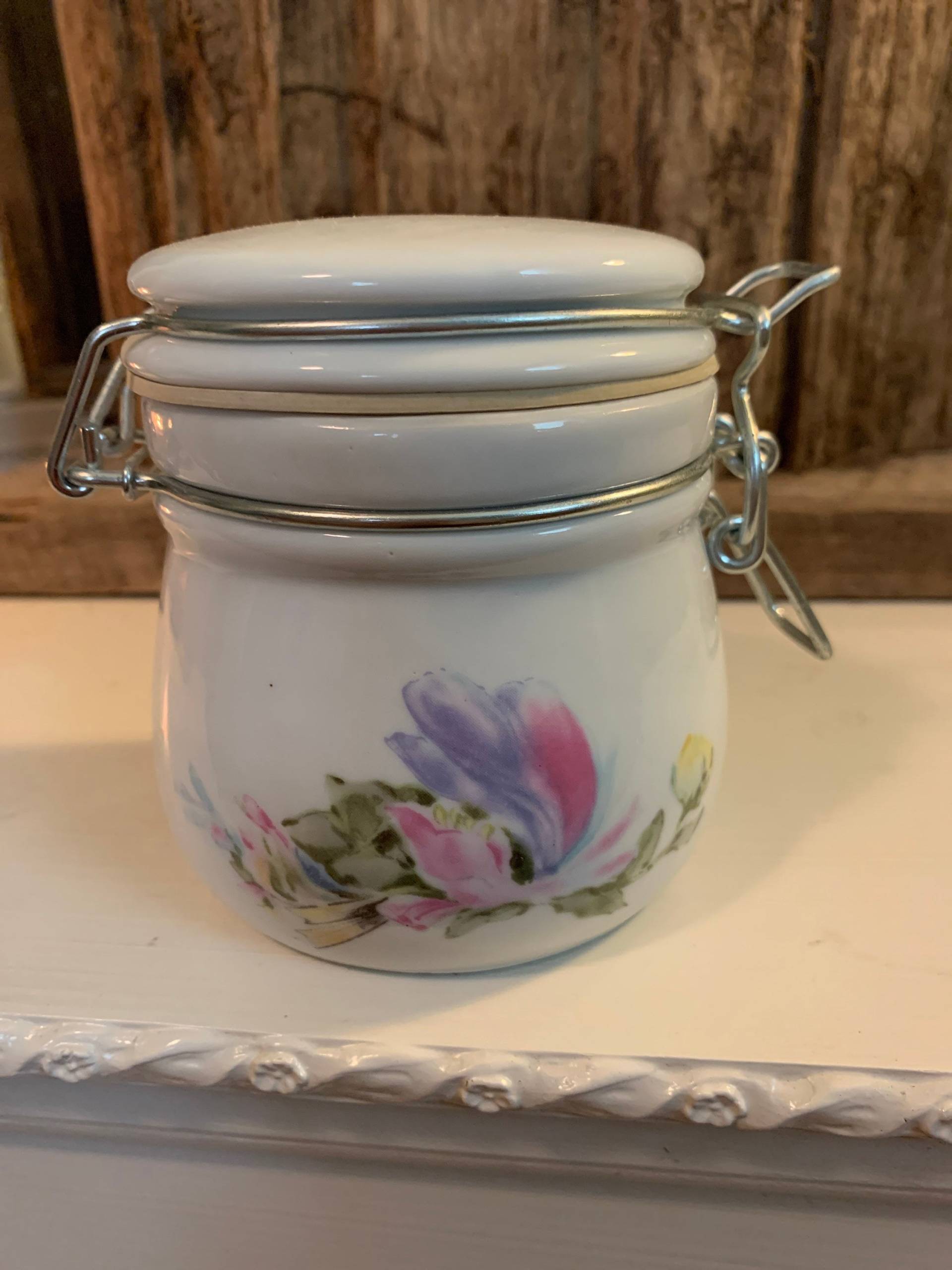 Keramik Vintage Glas Mit Blumen Und Metallverschluss Bubbling Bath Parfumee Von Le Jardin De Max Faktor Neu in Ausgezeichnetem Zustand Keramik Vintage Glas Mit Blumen Und Metallverschluss Bubbling Bath Parfumee Von Le Jardin De Max Faktor Neu in Ausgezeichnetem Zustand von Etsy - BabyEmVintage