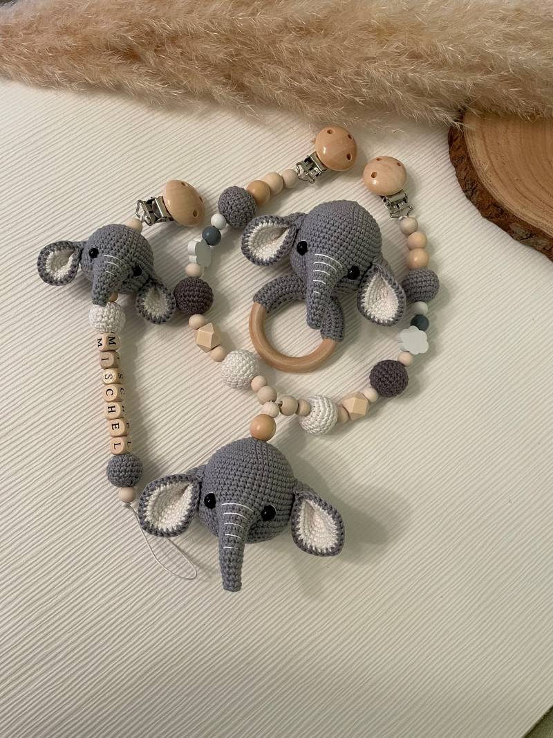 Kinderwagenkette Baby Mit Elefant, Gehäkeltes Babyspielzeug. Holz Beißring, Rassel - Montessori , Geschenk Zur Geburt, Handmade Kinderwagenkette Baby Mit Elefant, Gehäkeltes Babyspielzeug. Holz Beißring, Rassel - Montessori , Geschenk Zur Geburt, Handmade von Etsy - BabyKnittingForYou