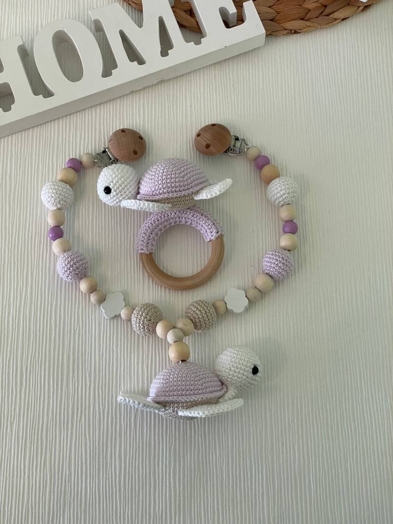Schildkröte/Set Babyrassel Kinderwagenkette Maxi-Cosi-Anhänger Gehäkelt von Etsy - BabyKnittingForYou
