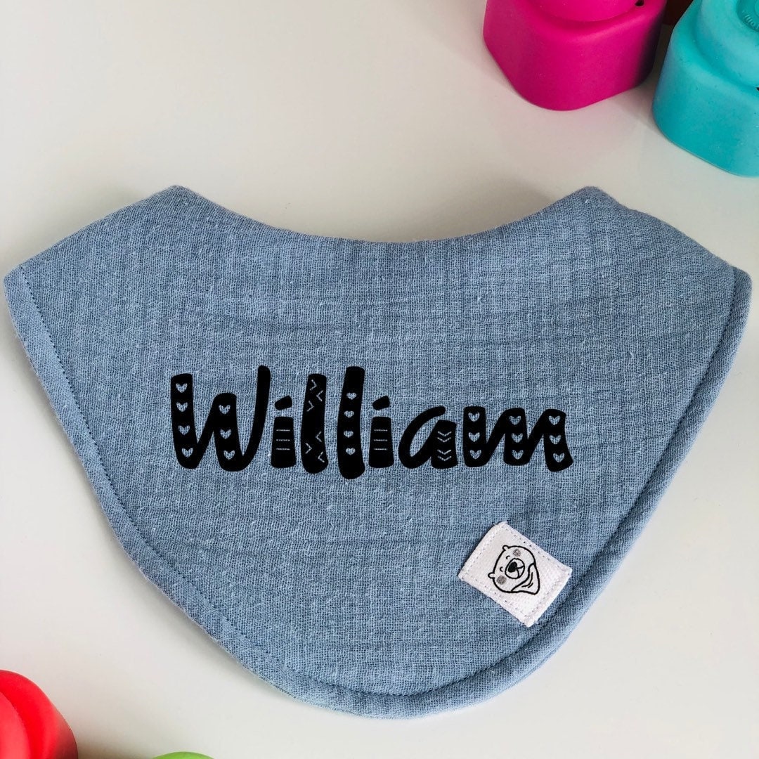 Personalisierte Musselin Baby Lätzchen Monogramm Mit Namen Geschenk Für Babyparty Babyname Enthüllen Requisiten Benutzerdefinierte von Etsy - BabyMoller