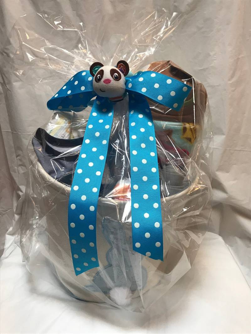 Boy Baby Shower Gift Basket von Etsy - BabyThingsBaskets