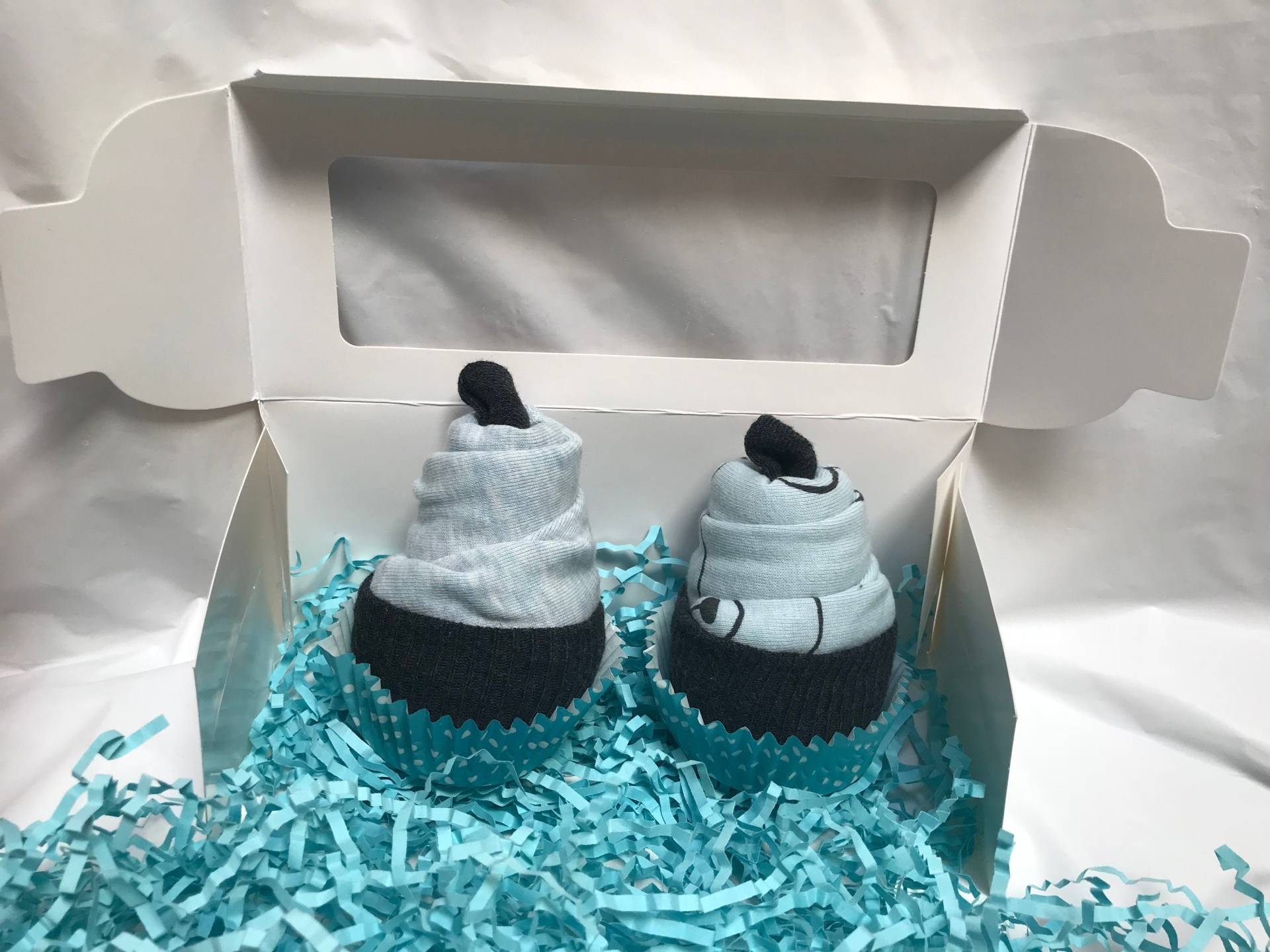 Boy Baby Shower Gift Box von Etsy - BabyThingsBaskets