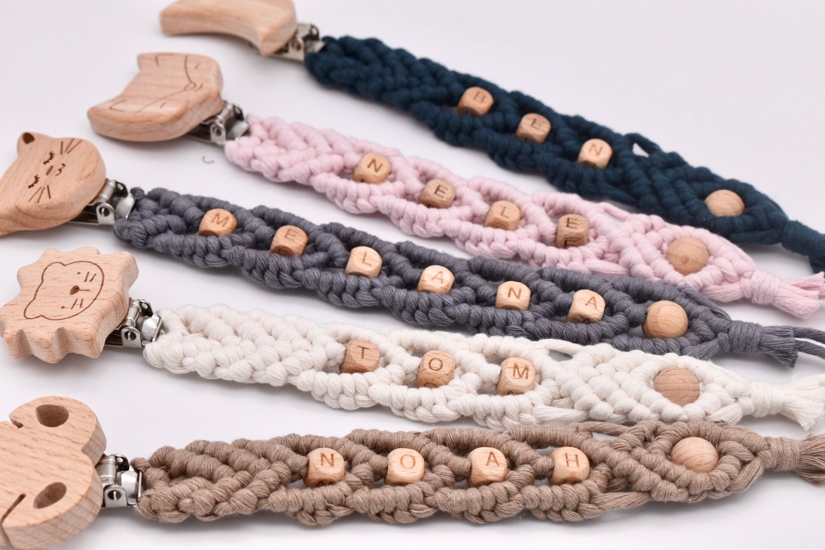 Macramee Schnullerkette Personalisiert/ Macrame Schnullerband/ Schnullerhalter/ Mit Namen Macramee Schnullerkette Personalisiert/ Macrame Schnullerband/ Schnullerhalter/ Mit Namen von Etsy - BabyausstattungBoho